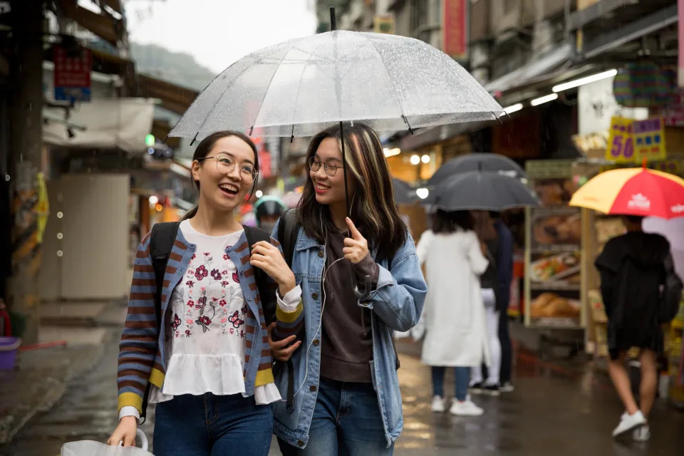 氣象專家彭啟明指出，周五（20日）到周日（22日）新一波東北季風南下，水氣增多，北東轉陣雨。（示意圖／Getty Images）