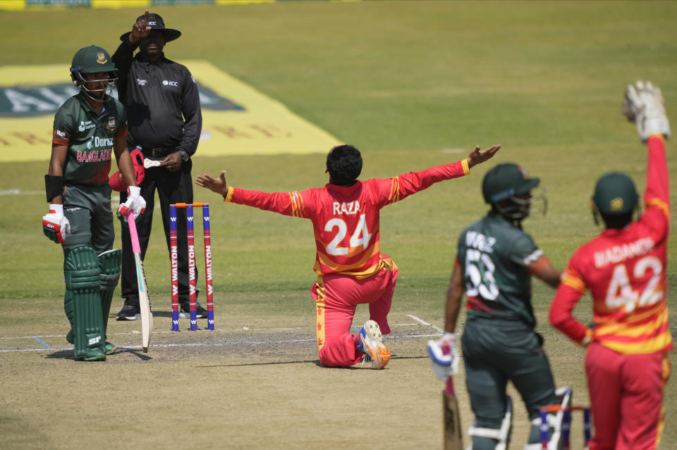 Zimbabwe player Sikandar Raza, centre, appeals for the wicket of Bangladesh batsman Mehidy Hassan Miraza on the final day of the One-Day International cricket match between Zimbabwe and Bangladesh at Harare Sports Club in Harare, Zimbabwe, Wednesday, Aug, 10, 2022. (AP Photo/Tsvangirayi Mukwazhi)