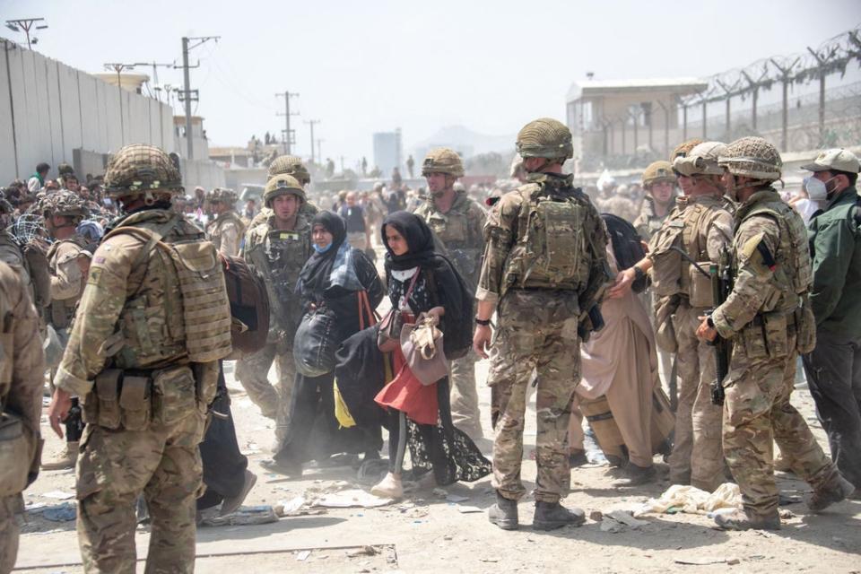 A handout picture released by the British Ministry of Defence (MOD) shows members of the British and US Armed Forces working at Kabul Airport on 21 August (MOD/AFP via Getty Images)