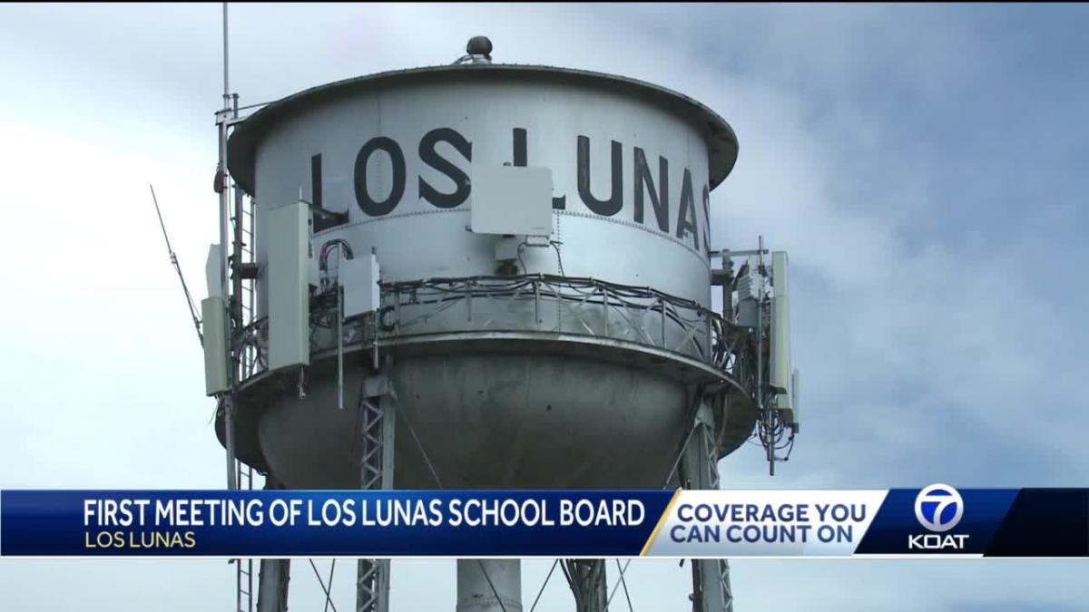 Los Lunas Schools holds first meeting with new board members