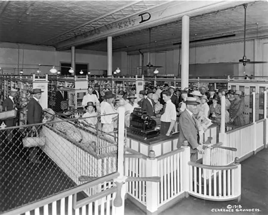 The interior of a Piggly Wiggly grocery story in 1918