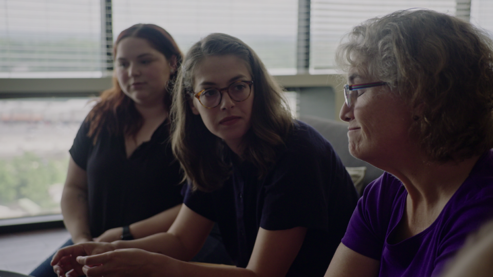 Emma Bannion, Rachel de Leon, and Bannion’s mother Lisa Rappa-Mannion in ‘Victim/Suspect’ (from left to right) (Courtesy of Netflix)