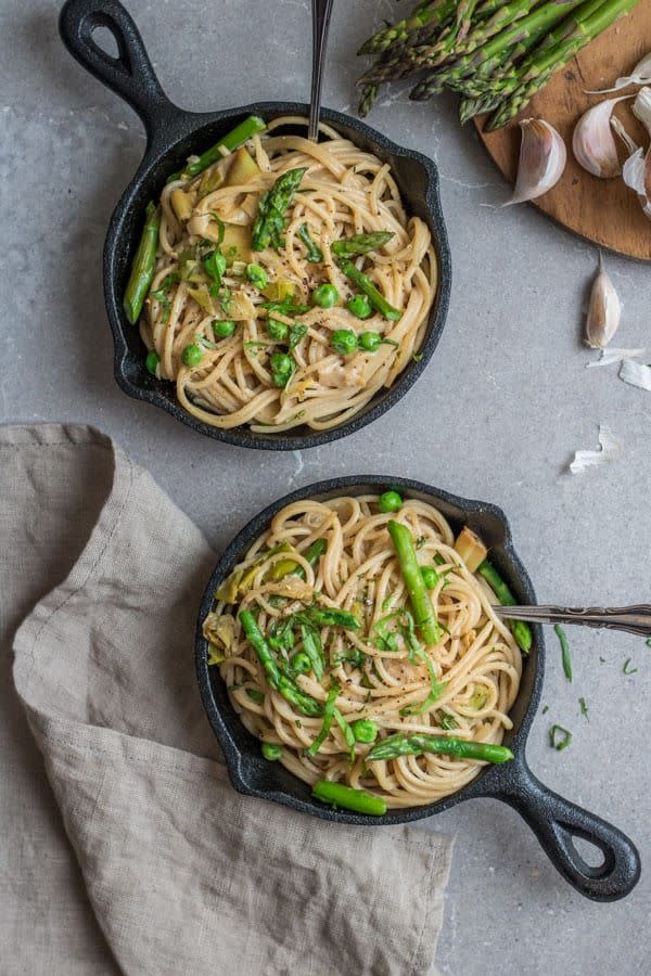 Creamy Spaghetti with Leeks, Peas and Asparagus