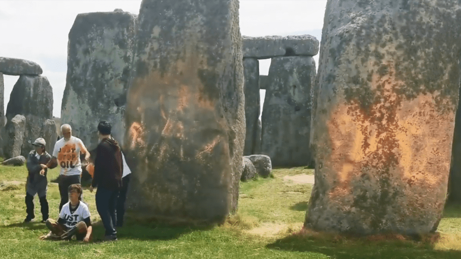 Video circulating on social media shows climate protesters spraying orange powder onto Stonehenge, the prehistoric megalithic structure located in South West England. (Just Stop Oil via Storyful)