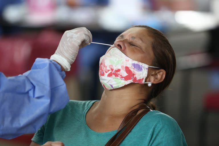 En algunas instituciones, se está testeando solo a los pacientes que ingresan con insuficiencia respiratoria