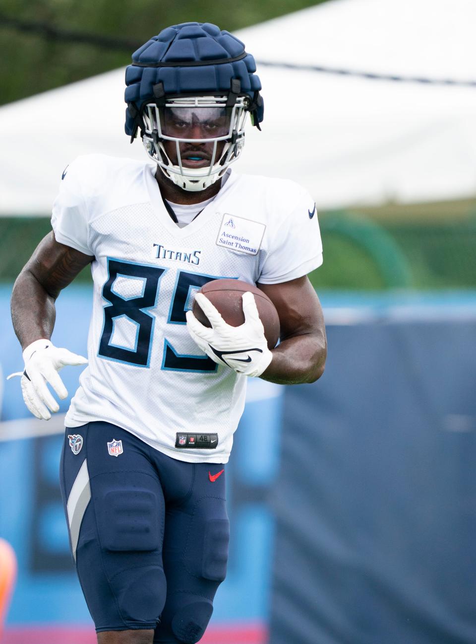 Tennessee Titans tight end Chig Okonkwo (85) hustles back to the huddle during a training camp practice at Ascension Saint Thomas Sports Park Friday, Aug. 5, 2022, in Nashville, Tenn. 