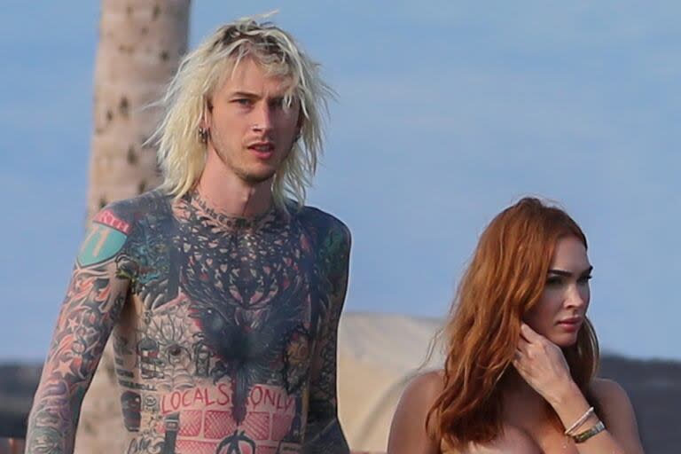 Machine Gun Kelly y Megan Fox en Hawaii