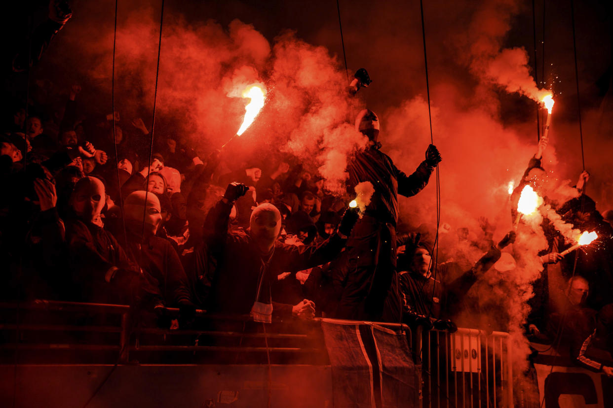 Aficionados del equipo de fútbol de Malmö durante el partido final contra el Elfsborg, en el estadio Eleda de Malmö, Suecia, el 12 de noviembre de 2023. (Betina Garcia/The New York Times)


