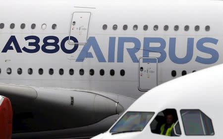 An A380 Airbus arrives on the tarmac during the Airbus annual news conference in Colomiers, near Toulouse, in this January 13, 2014 file photo. REUTERS/Regis Duvignau/Files