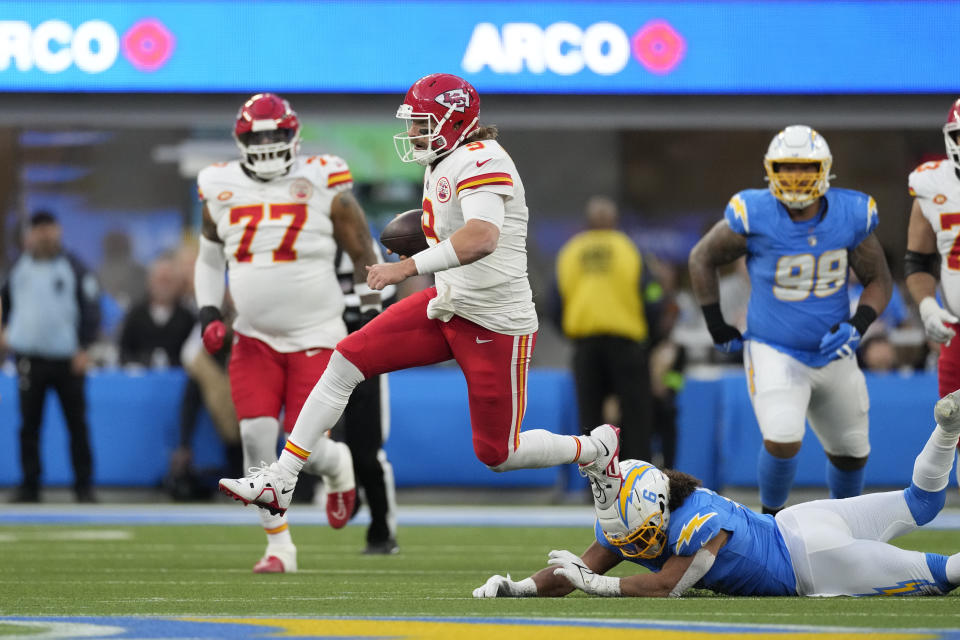 Kansas City Chiefs quarterback Blaine Gabbert runs with the ball during the second half of an NFL football game against the Los Angeles Chargers, Sunday, Jan. 7, 2024, in Inglewood, Calif. (AP Photo/Ashley Landis)