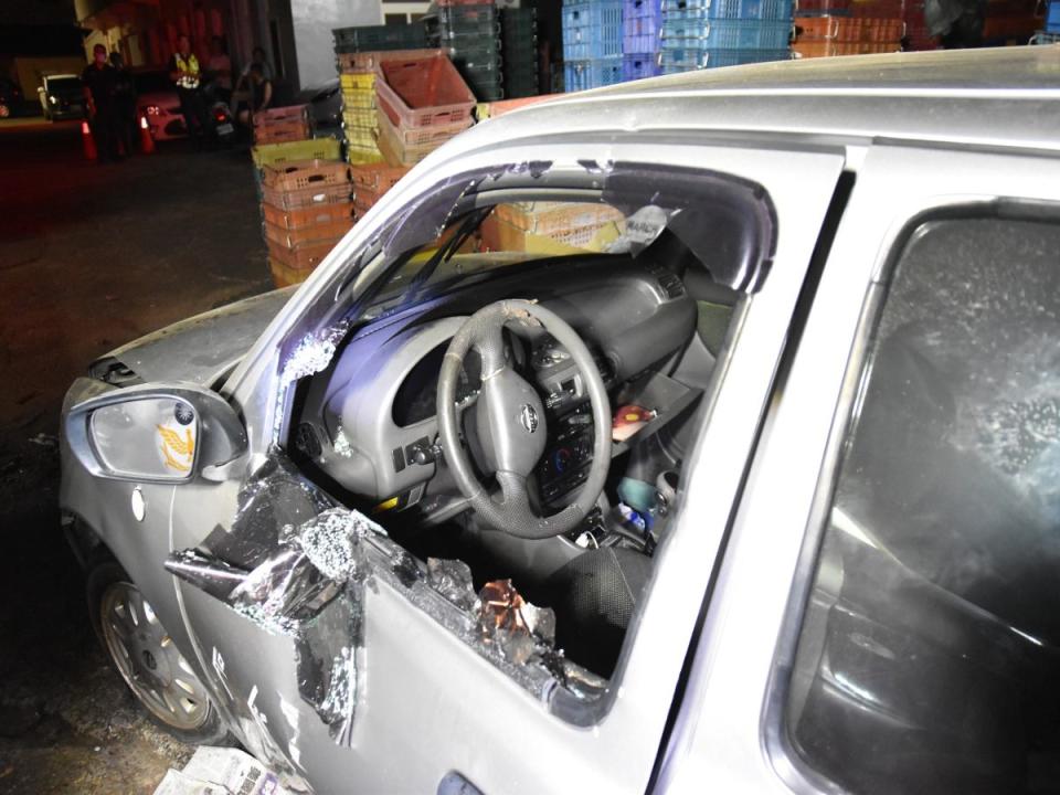 台中市豐原分局追緝贓車，遭犯嫌衝撞，2名員警各自開12槍，制伏犯嫌衝撞行為。（圖：民眾提供）