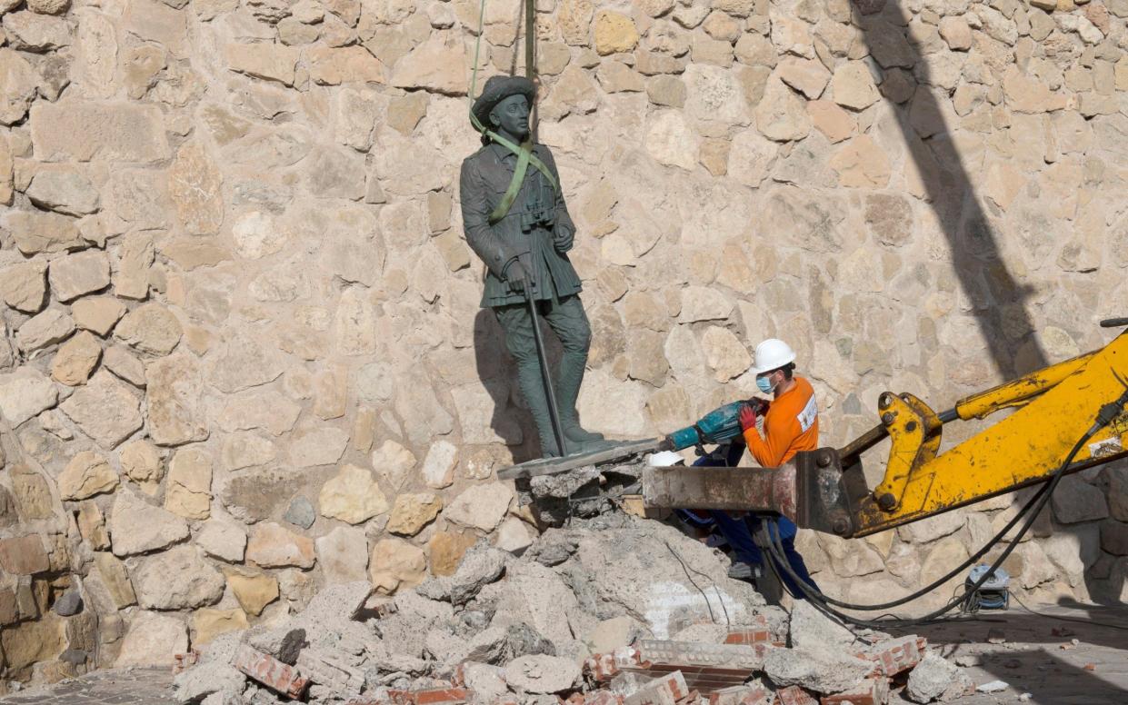 A local worker removes a statue of former Spanish dictator Francisco Franco in Spain - JESUS BLASCO DE AVELLANEDA /REUTERS
