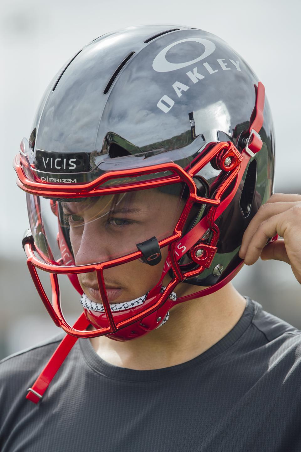 Mahomes, seen training in the offseason, wears the <a href="https://fave.co/2TNhDrM" rel="noopener" target="_blank" data-ylk="slk:Prizm Clear football shield;elm:context_link;itc:0;sec:content-canvas" class="link ">Prizm Clear football shield</a> on his helmet. (Photo: Courtesy of Oakley)