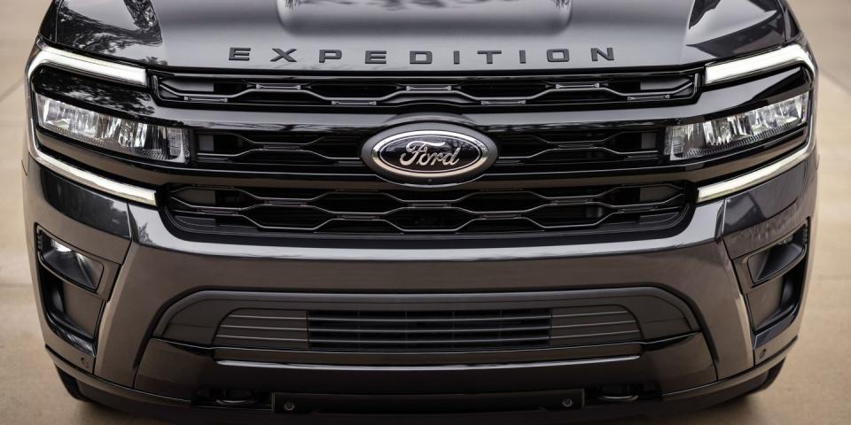 <p>2022 Ford Expedition Stealth Performance Package</p>