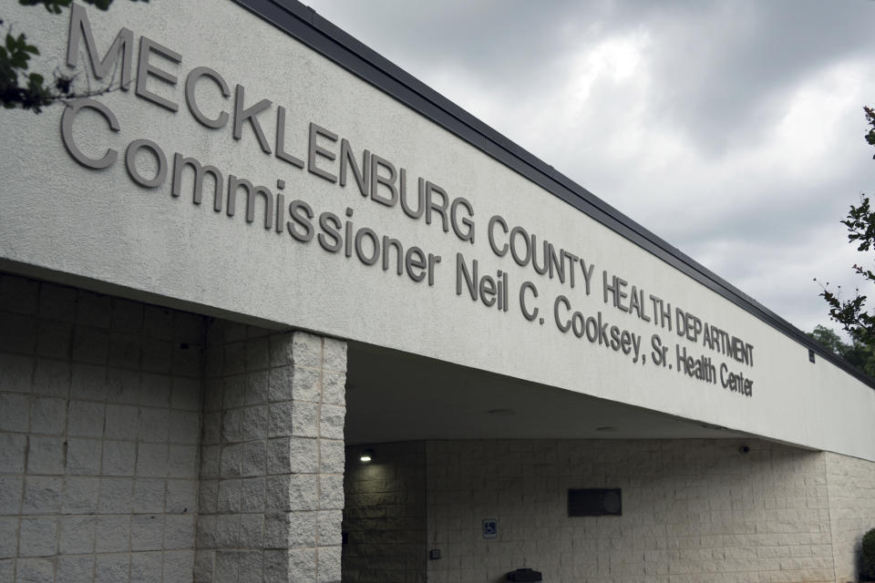 La oficina del Departamento de Salud del condado de Mecklenburg en Charlotte, Carolina del Norte, el 25 de mayo de 2024. El departamento dice que ha realizado campañas bilingües de concientización sobre el VIH. (Foto: AP/Laura Bargfeld)