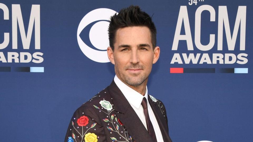 Jake Owen debuts an extended video for his single “Homemade" and shares how his grandparent’s emotional love story impacts his own.