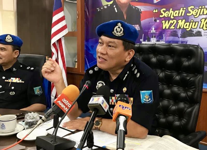 Region Two marine police commander Assistant Commissioner Paul Khiu Khon Chiang warned that the police will continue to crack down on those who deal in contraband cigarettes. — Picture by Ben Tan