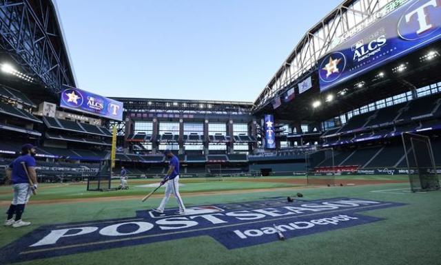 Why is the Globe Life Field roof closed for ALCS Game 3?