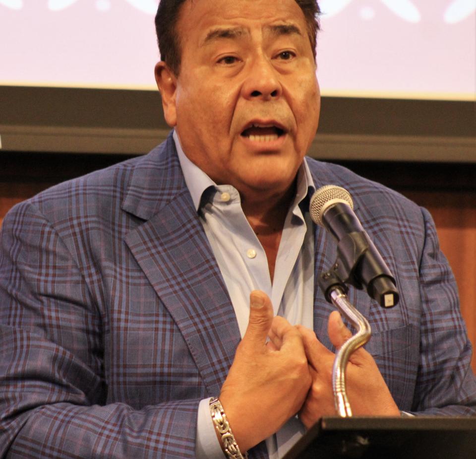 John Quiñones , the award-winning ABC News correspondent, said he mother told him to believe what is in his corazon - his heart.