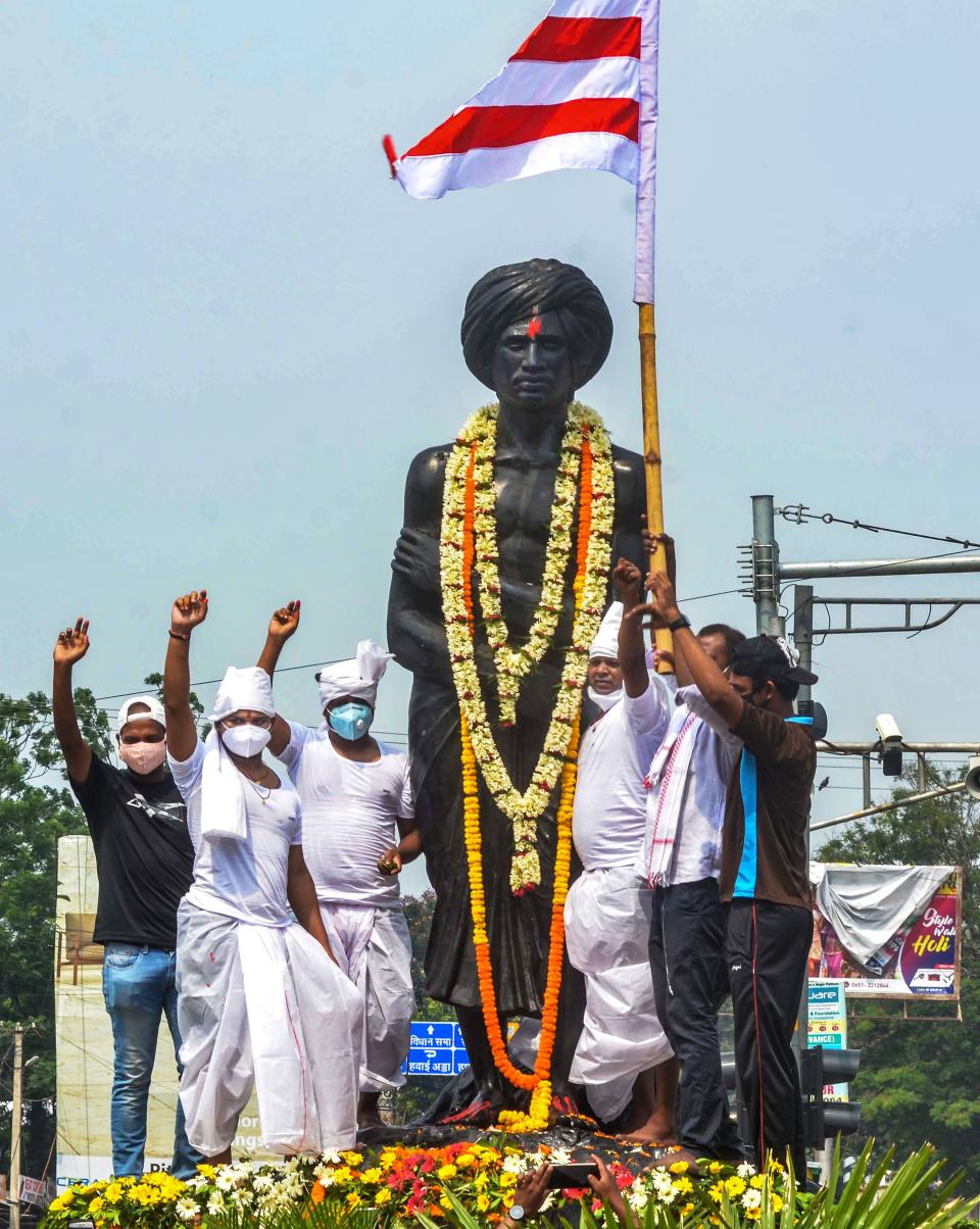 Tribal pahans perform traditional rituals as they pay tribute to Jharkhand freedom fighter Birsa Munda on his death anniversary, at Birsa Munda Chowk in Ranchi on Wednesday, 9 June.