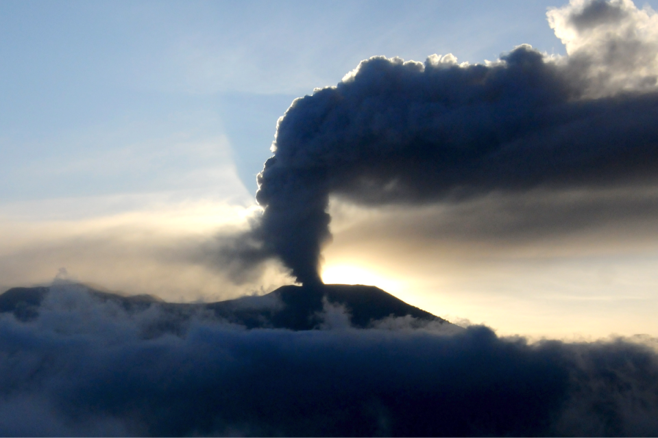 Mount Marapi spews volcanic ash from its crater (AP)