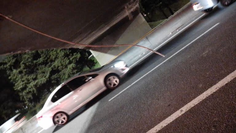 Un fierro de desprendió de un puente en la autopista Riccheri