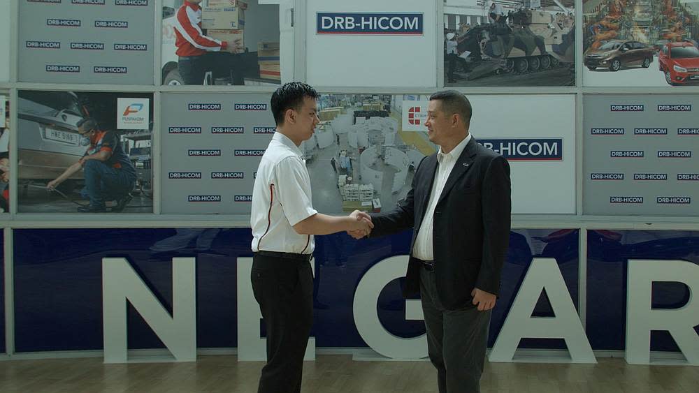 Kennard Lee (left) shaking hands with DRB-Hicom general manager of group human capital David Azzuddin Buxton. — Picture courtesy of DRB-Hicom