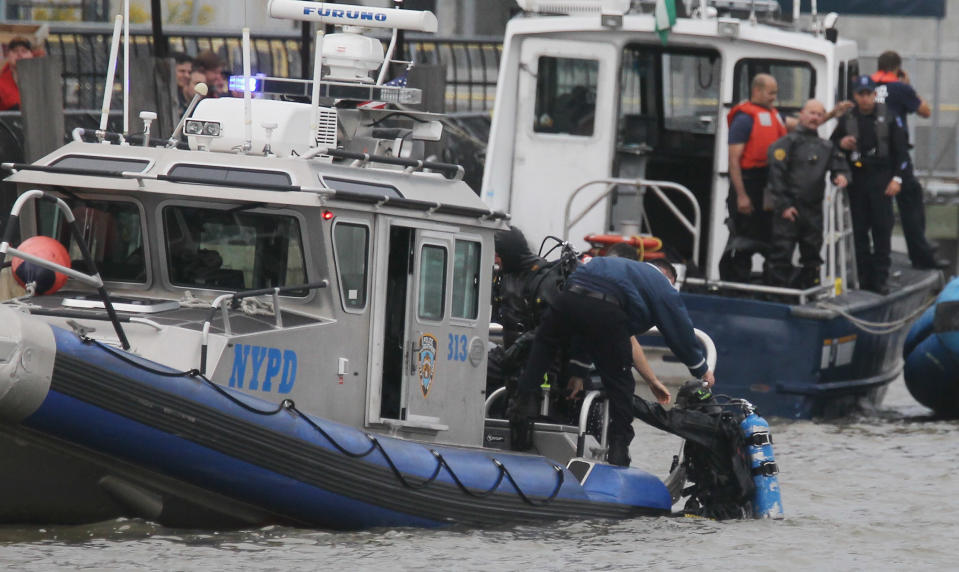 Commercial Helicopter Crashes Into East River