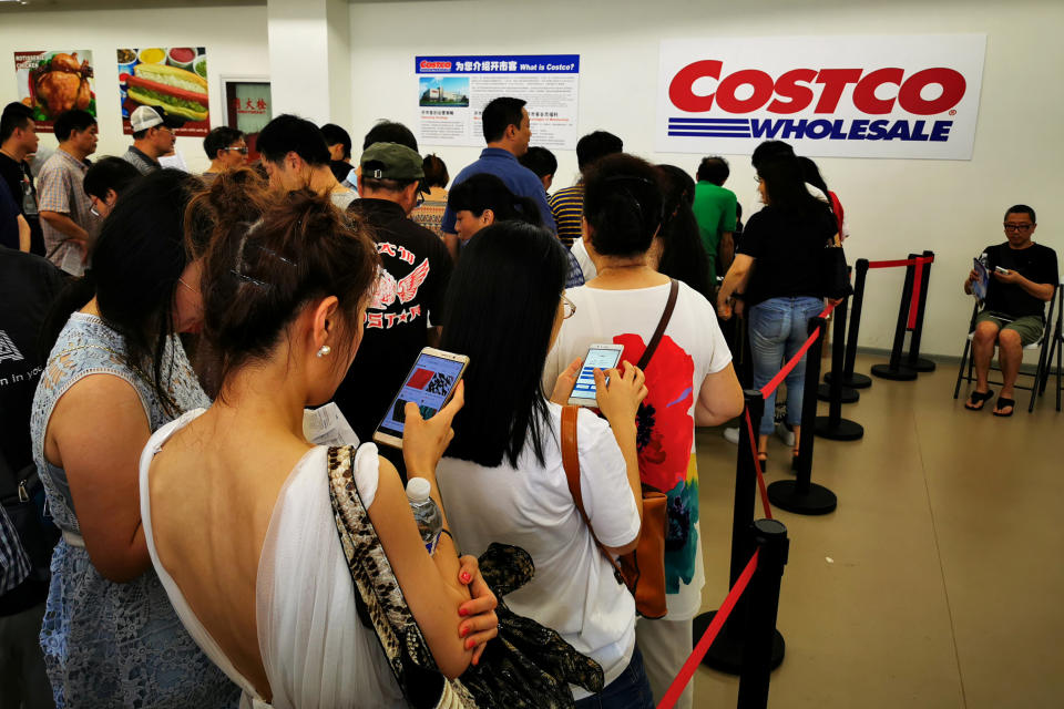 People queue to sign up membership at a U.S. hypermarket chain Costco Wholesale Corp store in Shanghai, China August 24, 2019. Picture taken August 24, 2019. REUTERS/Stringer ATTENTION EDITORS - THIS IMAGE WAS PROVIDED BY A THIRD PARTY. CHINA OUT.