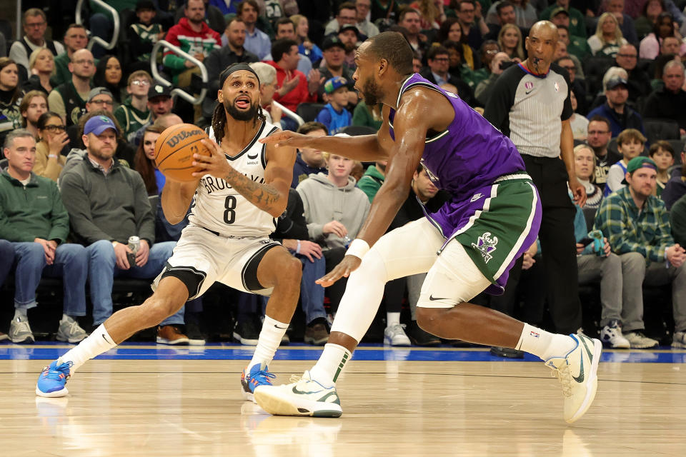 Patty Mills（持球者）領軍布魯克林籃網板凳群破得分紀錄。（Photo by Stacy Revere/Getty Images）