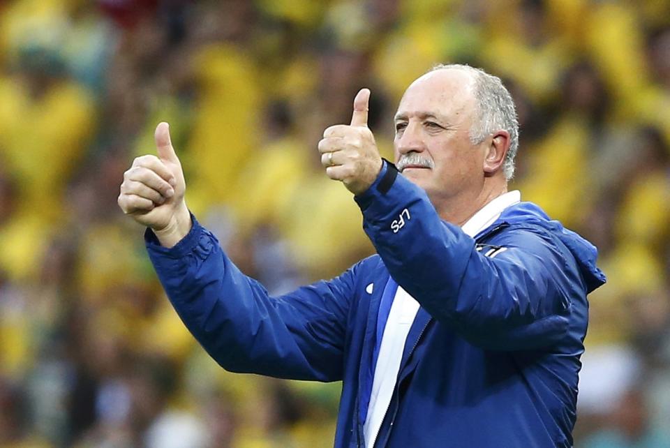 Brazil's coach Luiz Felipe Scolari gestures during the 2014 World Cup quarter-finals between Brazil and Colombia at the Castelao arena in Fortaleza July 4, 2014. REUTERS/Stefano Rellandini