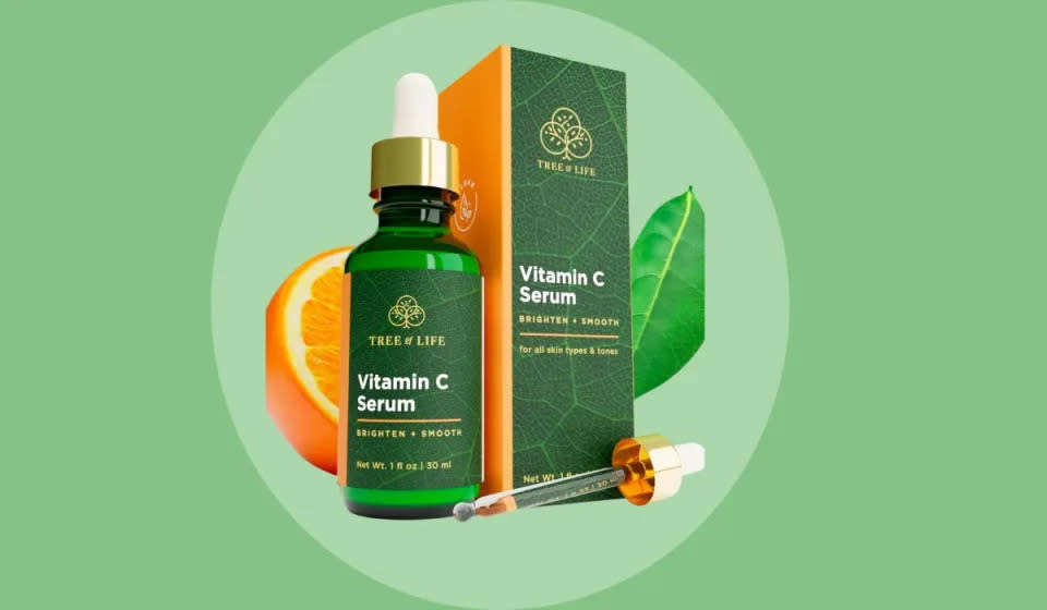No importa si tienes una piel joven o estás luchando contra los estragos del tiempo, valora la posibilidad de añadir un sérum de vitamina C a tu rutina reparadora. (Amazon)
