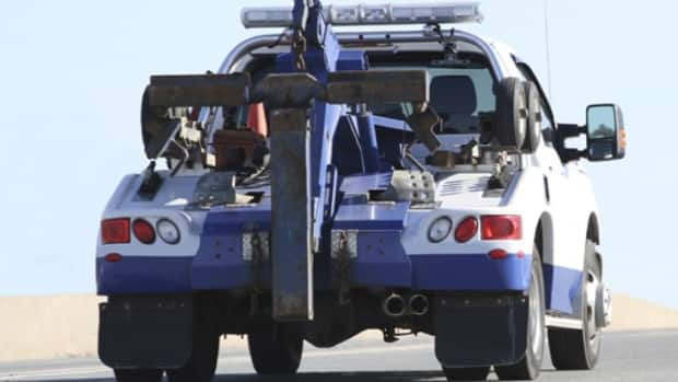 Most of the 25 Ontario municipalities with local licensing laws for towing companies are located in the Greater Toronto Area, Ottawa city staff say. (CBC - image credit)