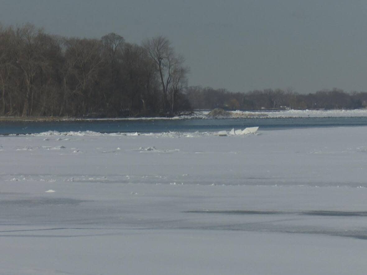 The Canadian Coast Guard cutter Samuel Risley is breaking up ice in the Windsor-Detroit Corridor this week. (Dale Molnar/CBC - image credit)