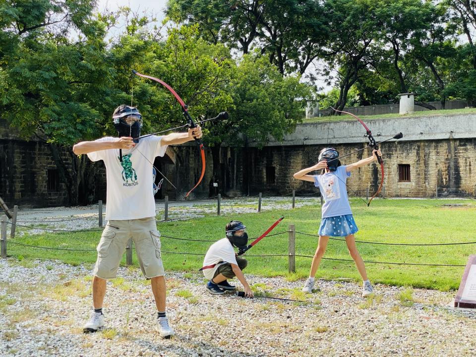 淡水古蹟博物館首次在滬尾礮臺推出中秋射日體驗賽，適合全家大小一起來玩。