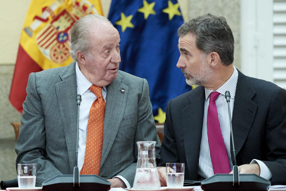 MADRID, SPAIN - MAY 14: King Felipe VI of Spain (R) and King Juan Carlos (L) attend a meeting with COTEC Foundation at the Royal Palace on May 14, 2019 in Madrid, Spain. (Photo by Carlos R. Alvarez/WireImage)