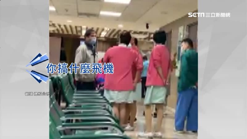 男子不滿看診過號，在診間外大聲咆哮。（圖／翻攝自爆料公社）