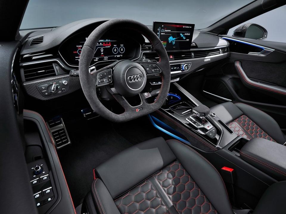 AUDI推出中期改款RS5 Coupe和RS5 Sportback動力不變，外型鮮味十