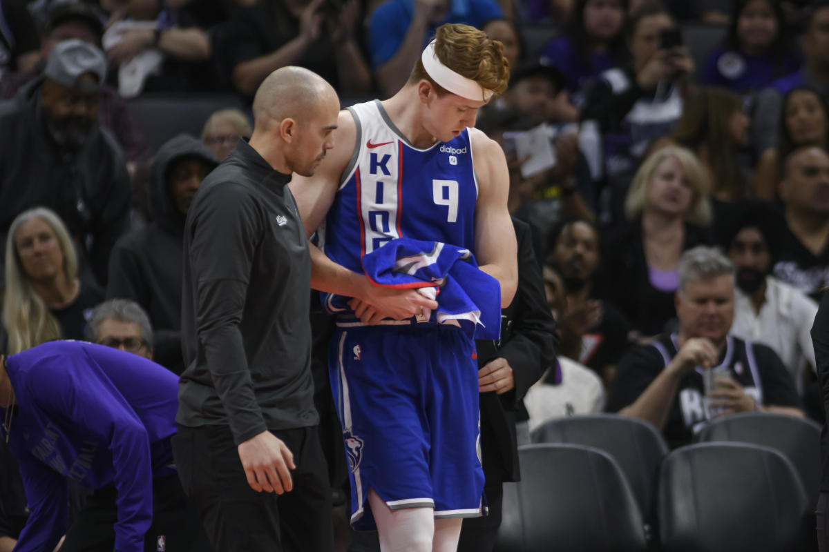 Kings guard Kevin Huerter suffered a left dislocated shoulder, team announces