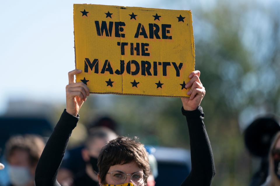 Carteles contra Donald Trump en los alrededores de la Casa Blanca