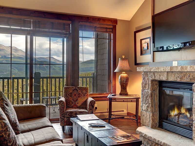 Upper-Level Mountain-View Condo