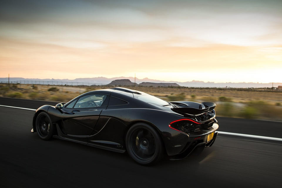 圖為McLaren P1。