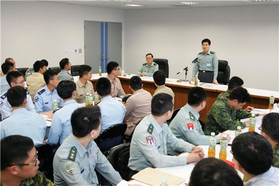 國防部政戰局局長王明我中將27日期勉單身退舍聯絡人秉持高度熱忱，務實推動退舍服務管理工作。（軍聞社記者李一豪攝）