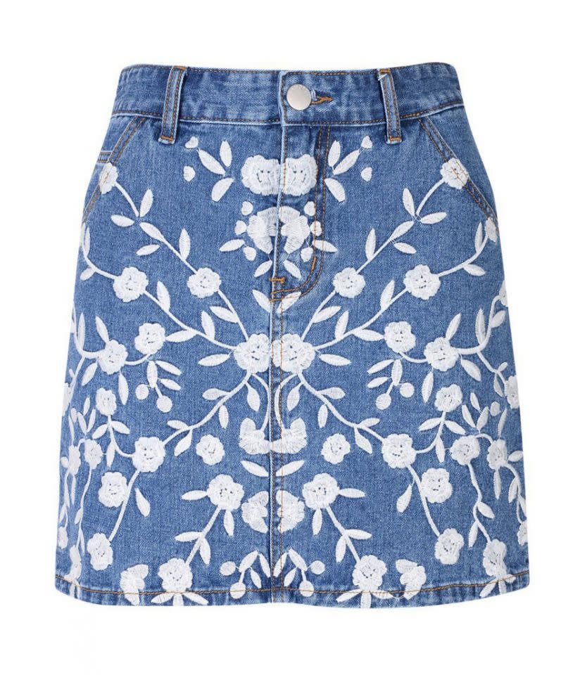Jupe en jean brodée « Glamorous Mid Blue Floral Embroidered Denim Skirt »