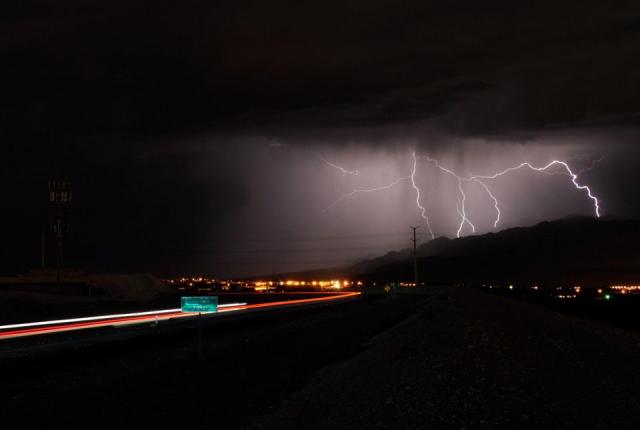 Lightning strike causes 'fireball' in Hamilton