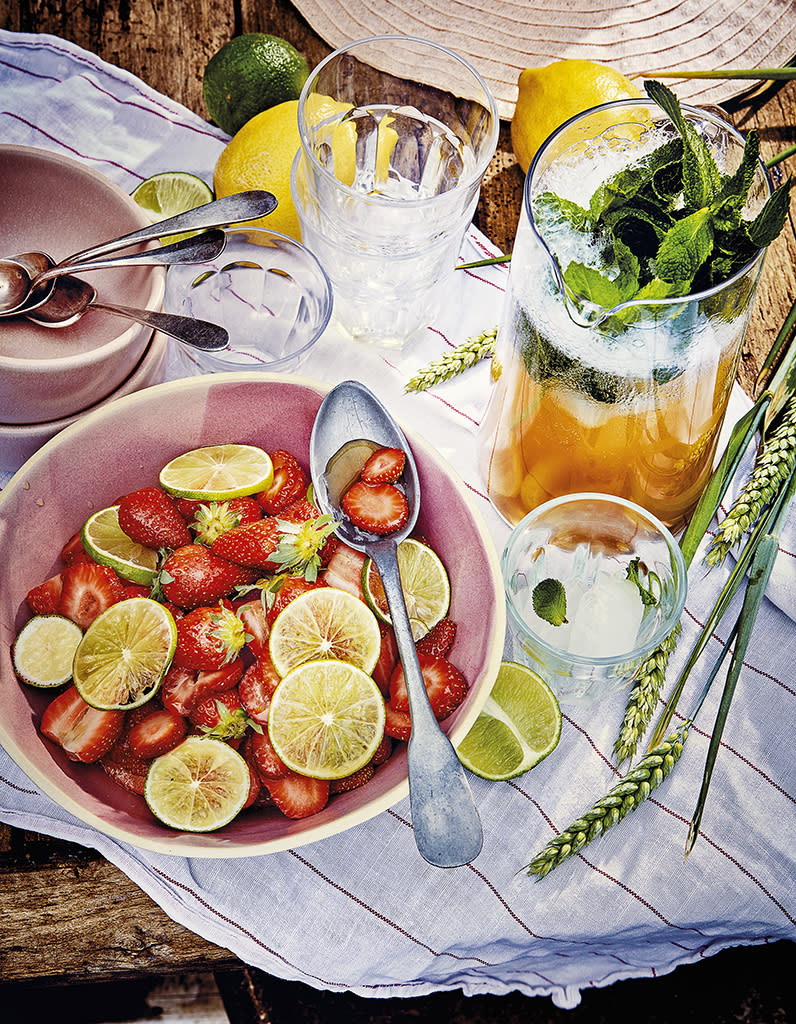 Salade de fraises marinées au yuzu