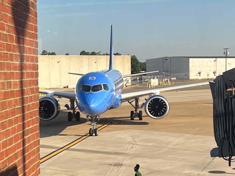 Breeze Airways A220.