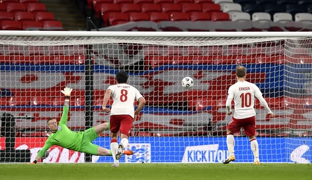 Christian Eriksen slots home the penalty