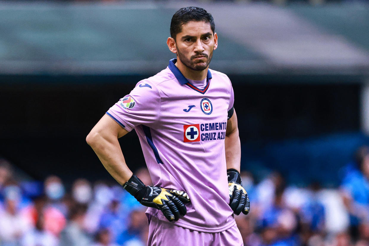 José de Jesús Corona aseguró que quiere renovar su contrato para jugar con Cruz Azul hasta 2024 (Foto: Manuel Velasquez/Getty Images)