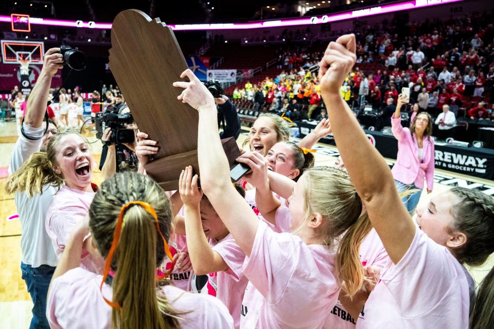 Solon players celebrate with their trophy after defeating Estherville Lincoln Central for the 3A state title.